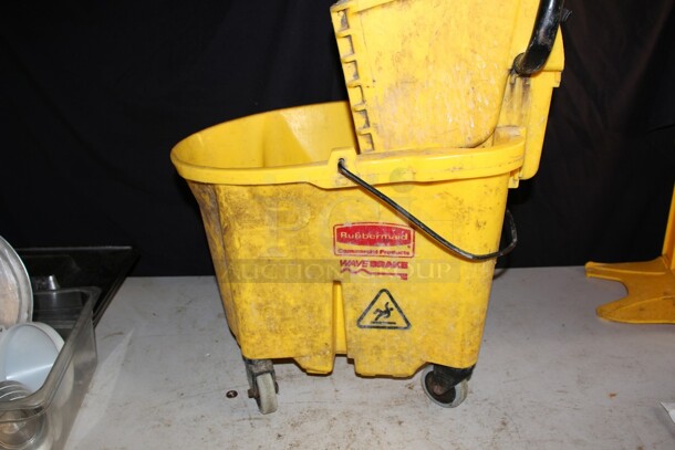 Rubbermaid Mop bucket w/wave brake - Image 2 of 2