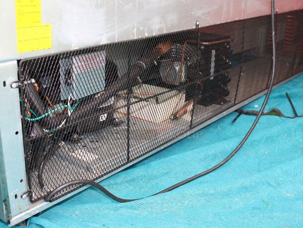 SUPER NICE Refrigerated display w/curved glass on commercial casters TESTED AND WORKING Model XDC120-8C  - Image 7 of 8