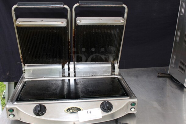 Cadco Unox Dual Panini Press Model XAP0z0PR 220v "NOT TESTED BUT OUT OF A WORKING KITCHEN" "NEEDS CLEANING"  - Image 2 of 6