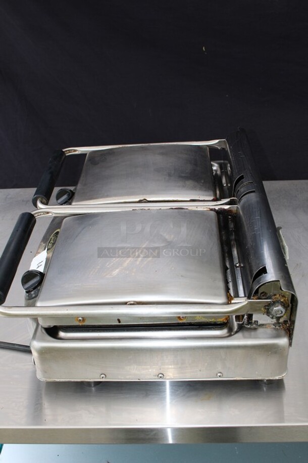 Cadco Unox Dual Panini Press Model XAP0z0PR 220v "NOT TESTED BUT OUT OF A WORKING KITCHEN" "NEEDS CLEANING"  - Image 3 of 6