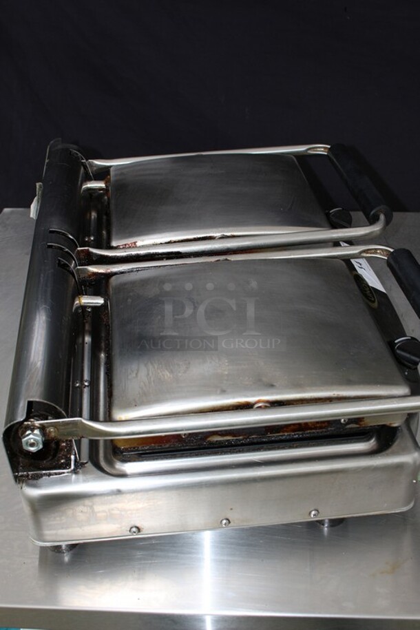 Cadco Unox Dual Panini Press Model XAP0z0PR 220v "NOT TESTED BUT OUT OF A WORKING KITCHEN" "NEEDS CLEANING"  - Image 6 of 6