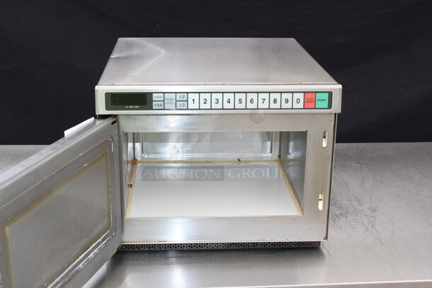 Panasonic Microwave Model NE-1757R
 - Image 2 of 6
