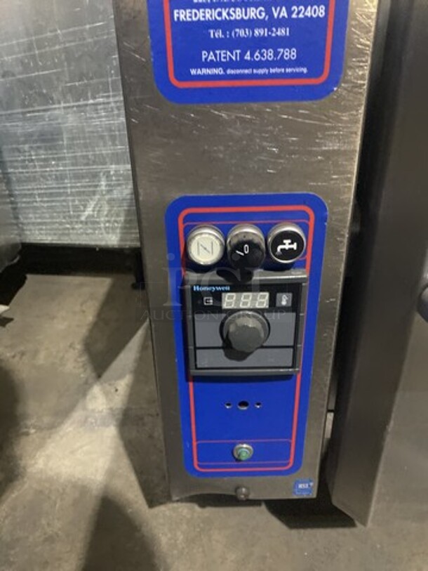 Wow! Euro Oven Electric Powered Counter Top Combi Convection Oven! Model US04010 SerialUS04U80009! 208V 3 Phase!  Working When Removed!  - Image 8 of 8