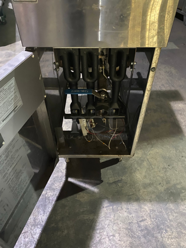 Atosa Commercial Natural Gas Powered Deep Fat Fryer! With Backsplash! All Stainless Steel! Model ATFS40 Serial ATFS4008116102700C40062! On Legs! - Image 4 of 6