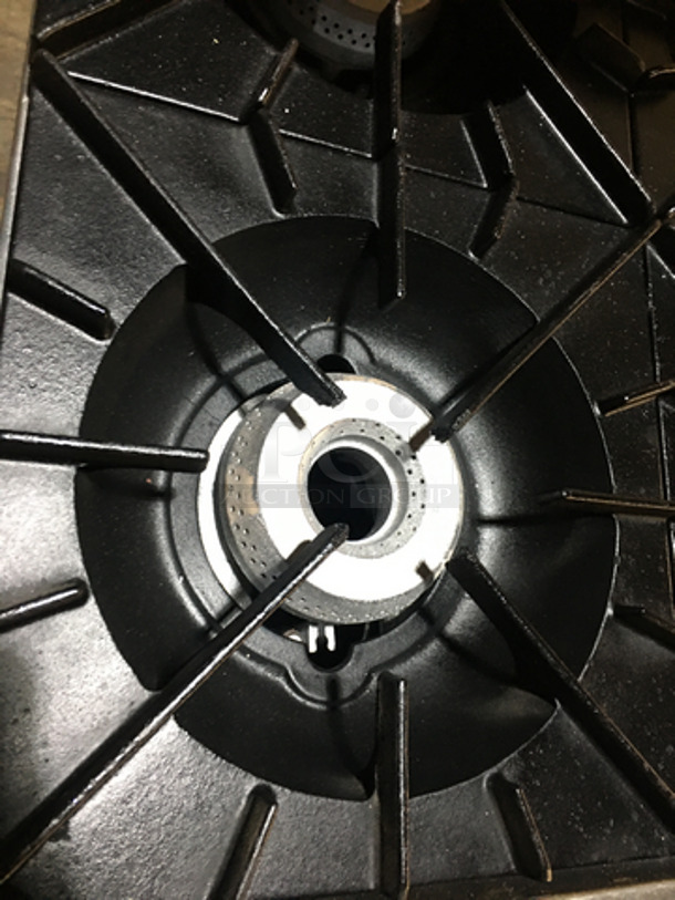 BEAUTIFUL! Vulcan Commercial Natural Gas Powered 10 Burner Stove! With Backsplash & Overhead Salamander Shelf! With 2 Full Size Ovens Underneath! On Commercial Casters! - Image 6 of 11