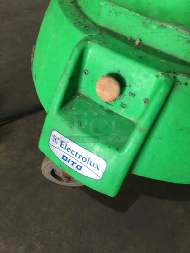 The Green Machine Commercial Salad/Lettuce Spinner! - Image 4 of 6