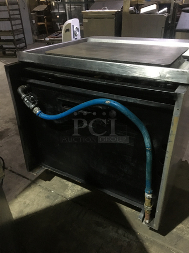 GREAT! Jade Range Commercial Natural Gas Powered Heavy Duty Plancha Flat Grill! With Full Size Oven Underneath! All Stainless Steel! On Legs! - Image 4 of 9