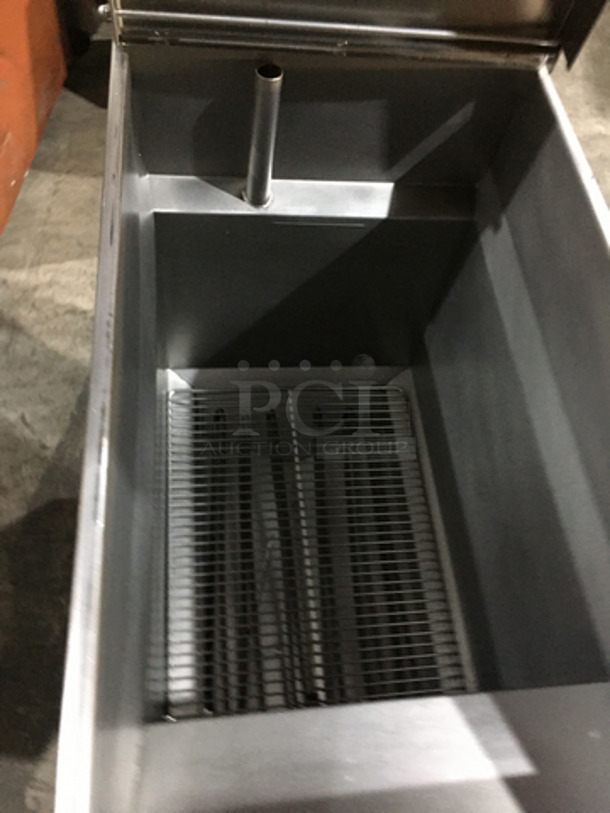 NICE! Pitco Electric Powered Commercial Pasta Cooker/Rethermalizer! With Backsplash! With Digital Touch Controls! All Stainless Steel! Model SRTE Serial E17DA023309! 208V 1Phase! On Legs! - Image 5 of 8