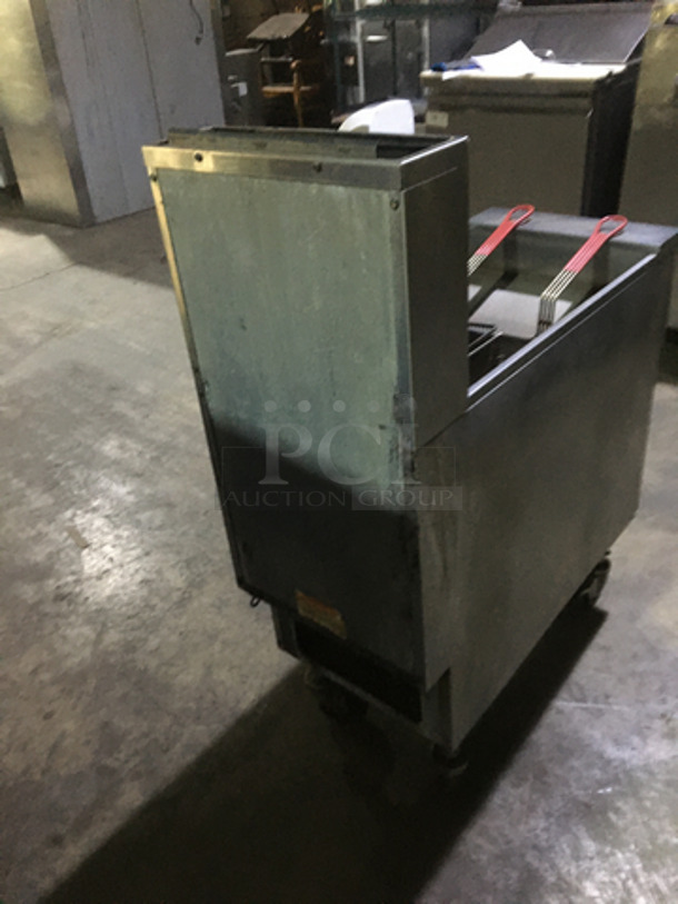 Pitco Commercial Natural Gas Powered Deep Fat Fryer! With 2 Metal Baskets! With Backsplash! All Stainless Steel! On Casters! Model SG14! - Image 4 of 9