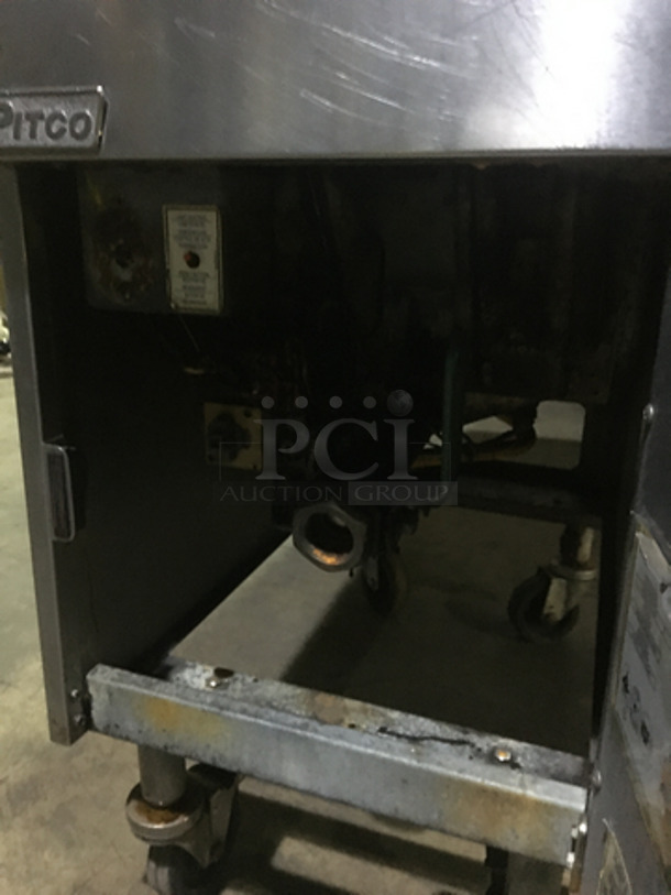 Pitco Commercial Natural Gas Powered Deep Fat Fryer! With 2 Metal Baskets! With Backsplash! All Stainless Steel! On Casters! Model SG14! - Image 6 of 9