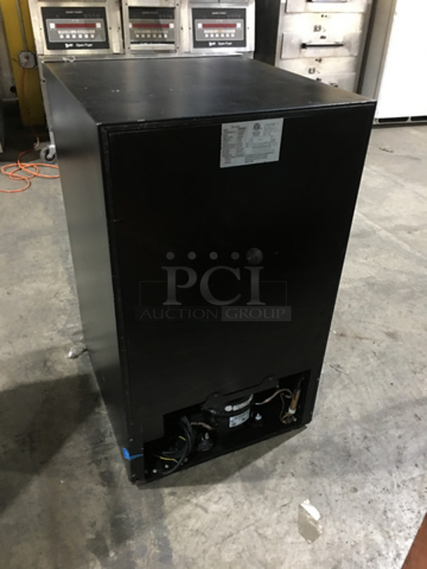 Edge Star Commercial Countertop/Under The Counter Single Door Reach In Wine Cooler Merchandiser! All Stainless Steel! - Image 3 of 7