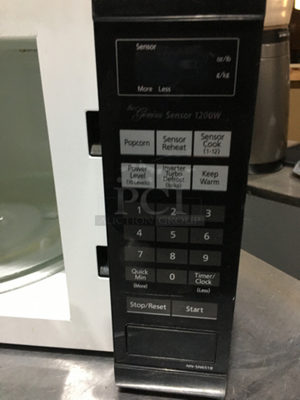 Panasonic Countertop Microwave Oven!  - Image 6 of 7