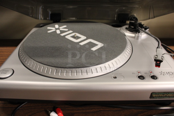 Ion Model TTUSB10 Countertop Record Player w/ 4 Records: Simon and Garfunkel, Peter Paul and Mary Reunion, Man of La Mancha and Synclavier II. 17.5x15x6. (2nd Floor: Room 220) - Image 4 of 9