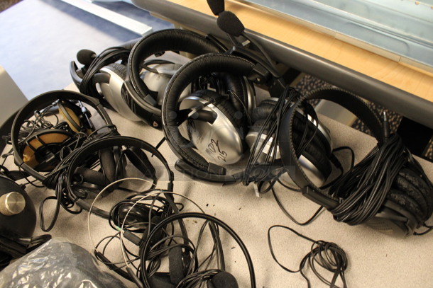 ALL ONE MONEY! Lot of 11 Various Headphones. (2nd Floor: Room 220) - Image 3 of 4