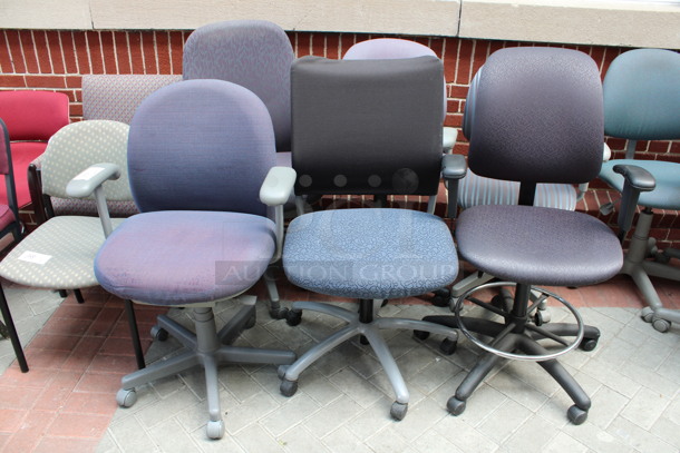 6 Various Office Chairs on Casters. Includes 25x21x43. 6 Times Your Bid! (Atrium)