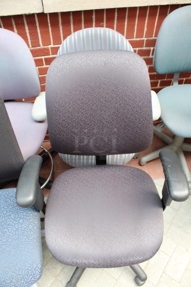 6 Various Office Chairs on Casters. Includes 25x21x43. 6 Times Your Bid! (Atrium) - Image 5 of 5
