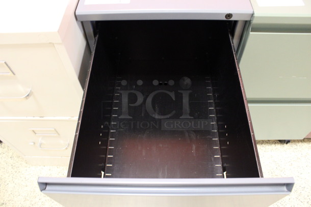 Gray Metal 2 Drawer Filing Cabinet on Casters. 15x22x28. (Hallway To The Right of Atrium Lobby) - Image 5 of 6