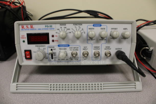 RSR Model FG-32 30 MHz Fuction Generator + 60 MHz Autorange Counter. 11x13x5.5. (Room 105) - Image 2 of 4