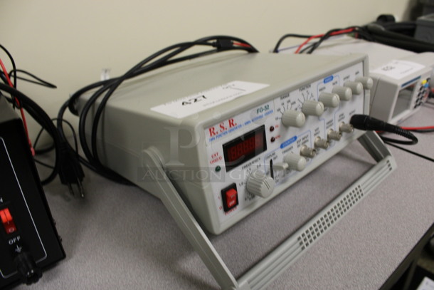 RSR Model FG-32 30 MHz Fuction Generator + 60 MHz Autorange Counter. 11x13x5.5. (Room 105) - Image 3 of 4