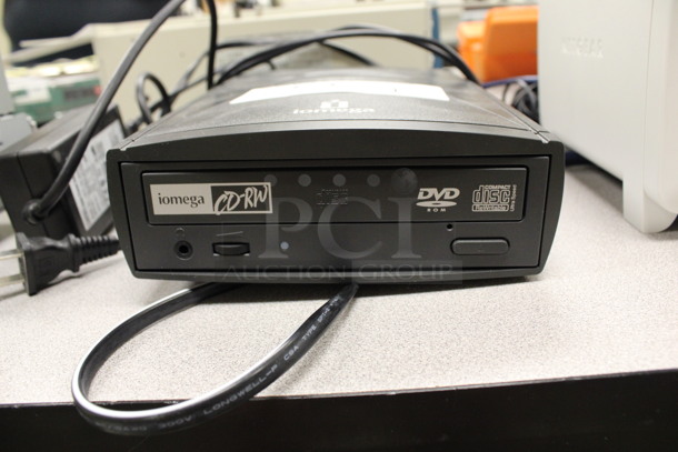 Iomega CD-RW Rewritable CD Drive. 6x9.5x2. (Room 105) - Image 3 of 4