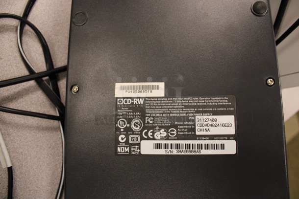 Iomega CD-RW Rewritable CD Drive. 6x9.5x2. (Room 105) - Image 4 of 4