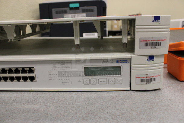 Super Stack II Switch 2000 TR RAck Unit. Comes w/ Extra Piece. 17.5x12.5x3. (Room 105) - Image 3 of 5