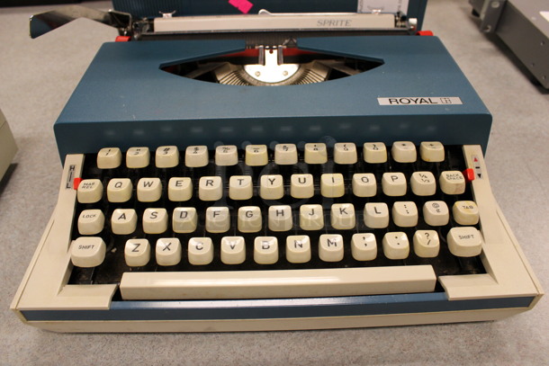Royal Countertop Typewriter. 12x12.5x3.5. (Room 105) - Image 3 of 6