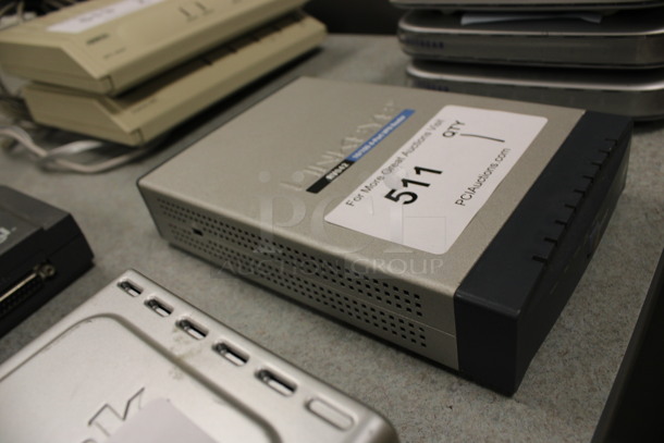 Cisco Systems RV042 Router. 5x8x1.5. (Room 105) - Image 2 of 4