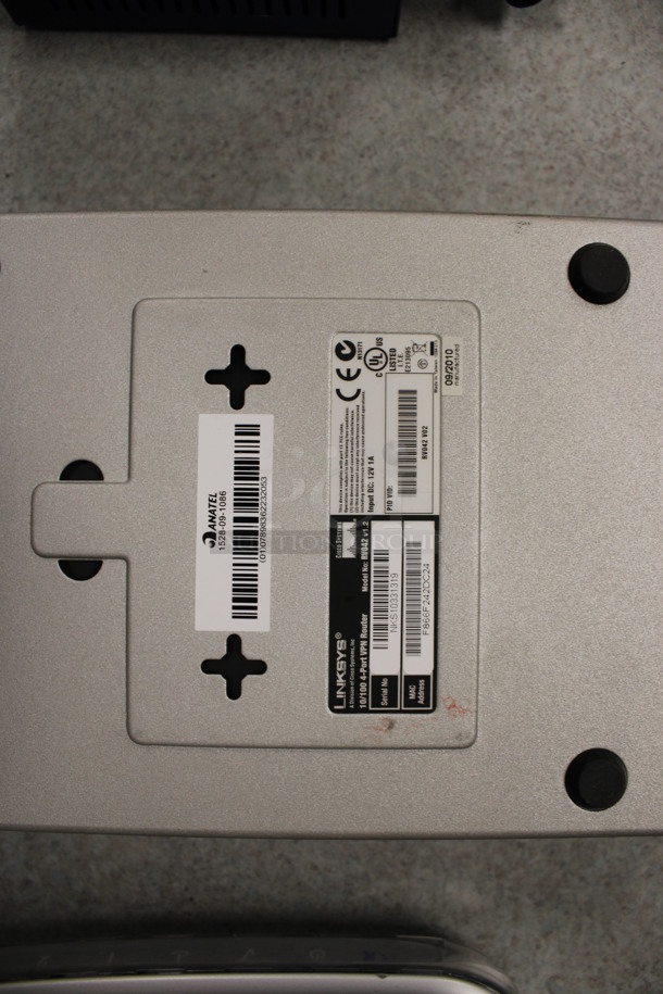 Cisco Systems RV042 Router. 5x8x1.5. (Room 105) - Image 4 of 4