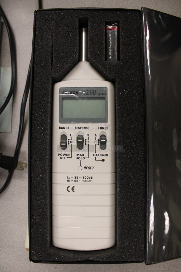 Extech 407735 Sound Level Meter in Case. 2.5x1x9.5, 8x10x4.5. (Room 105)