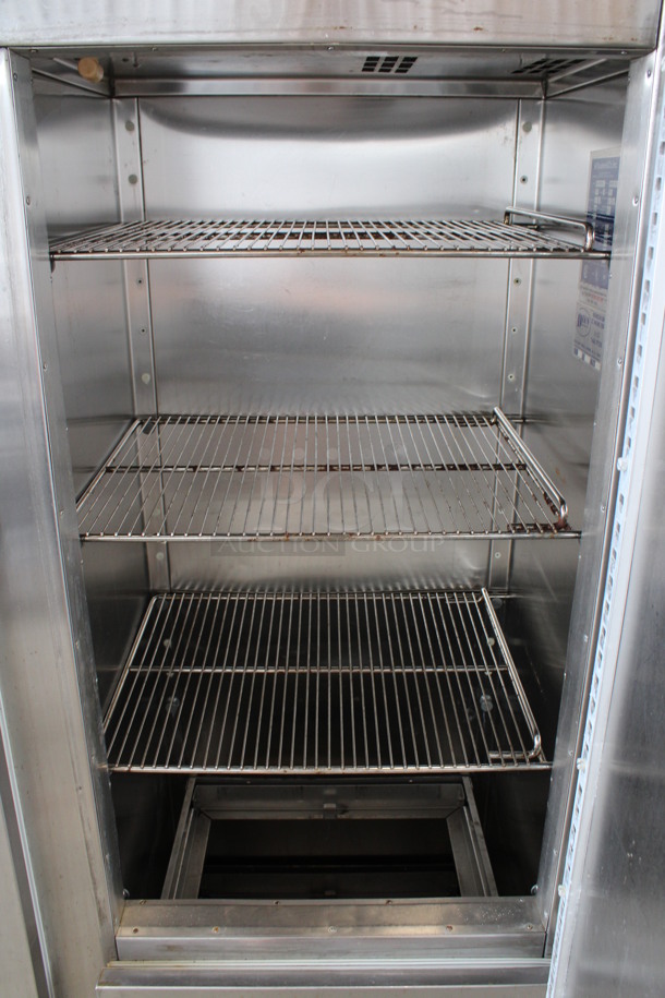 Traulsen Model URS 48 DT Stainless Steel Commercial Cooler w/ 2 Doors, 3 Drawers and Metal Racks on Commercial Casters. 115 Volts, 1 Phase. 48x28x81. Tested and Powers On But Does Not Get Cold - Image 5 of 8