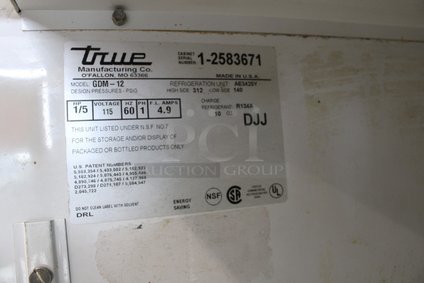 True Model GDM-12 Metal Commercial Single Door Reach In Cooler Merchandiser w/ Poly Coated Racks. 115 Volts, 1 Phase. 25x24.5x62.5. Tested and Working! - Image 5 of 5