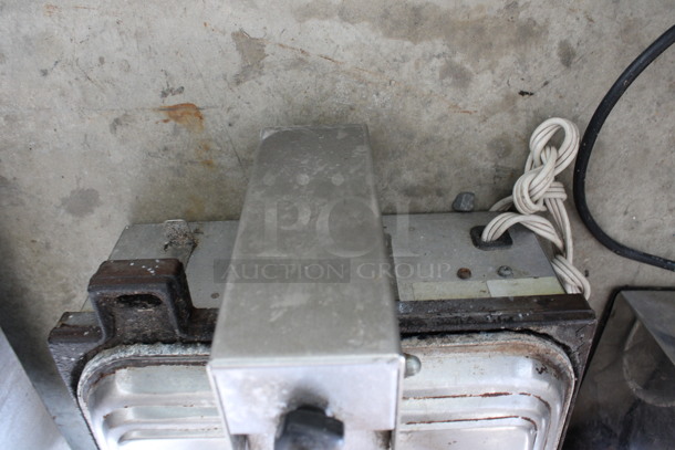 Anvil Stainless Steel Commercial Countertop Panini Press. 14x16.5x12. Tested and Working! - Image 7 of 7