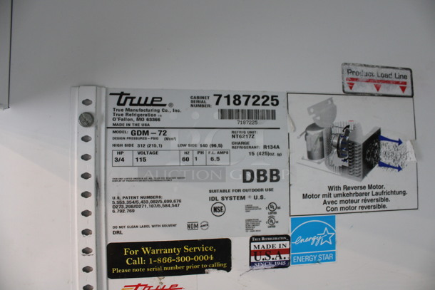 2012 True Model GDM-72 ENERGY STAR Metal Commercial 3 Door Reach In Cooler Merchandiser w/ Poly Coated Racks. 115 Volts, 1 Phase. 78x31x79. Tested and Powers On But Does Not Get Cold - Image 4 of 7