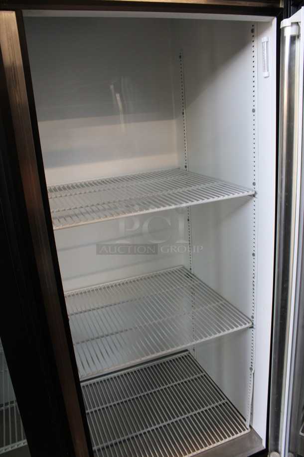 True Model GDM-72 ENERGY STAR Metal Commercial 3 Door Reach In Cooler Merchandiser w/ Poly Coated Racks. 115 Volts, 1 Phase. 78x31x79. Tested and Working! - Image 5 of 6