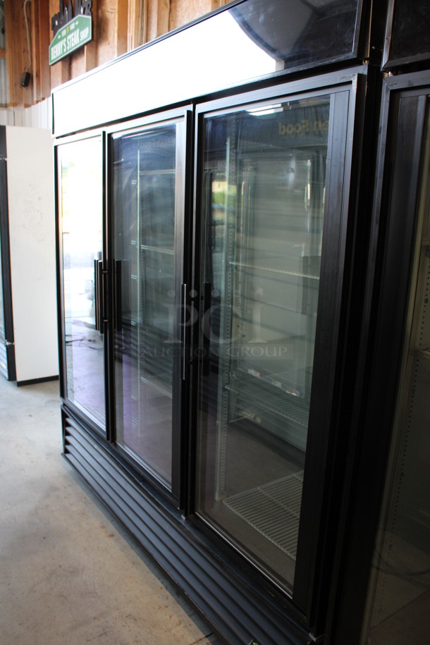 True Model GDM-72 ENERGY STAR Metal Commercial 3 Door Reach In Cooler Merchandiser w/ Poly Coated Racks. 115 Volts, 1 Phase. 78x31x79. Tested and Working! - Image 6 of 6