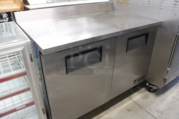 True Model TWT-48 Stainless Steel Commercial 2 Door Work Top Cooler on Commercial Casters. 115 Volts, 1 Phase. 48x30.5x40. Tested and Powers On But Does Not Get Cold - Image 6 of 6