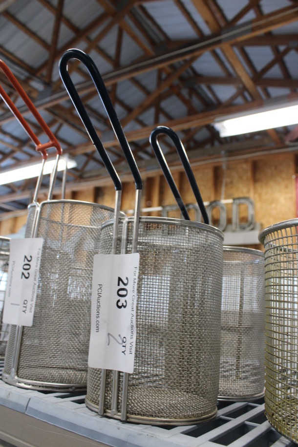 2 Metal Baskets. 5.5x5.5x12. 2 Times Your Bid! - Image 1 of 3
