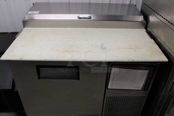 True Model TPP-44 Stainless Steel Commercial Pizza Prep Table Bain Marie Mega Top w/ Cutting Board on Commercial Casters. 115 Volts, 1 Phase. 45x35.5x42. Tested and Working! - Image 1 of 7