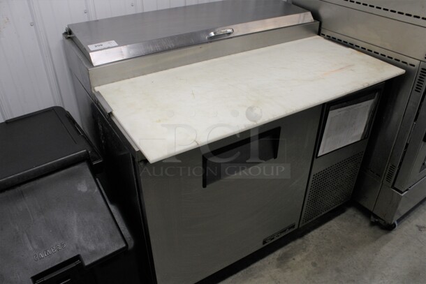 True Model TPP-44 Stainless Steel Commercial Pizza Prep Table Bain Marie Mega Top w/ Cutting Board on Commercial Casters. 115 Volts, 1 Phase. 45x35.5x42. Tested and Working! - Image 2 of 7