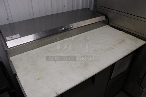 True Model TPP-44 Stainless Steel Commercial Pizza Prep Table Bain Marie Mega Top w/ Cutting Board on Commercial Casters. 115 Volts, 1 Phase. 45x35.5x42. Tested and Working! - Image 3 of 7