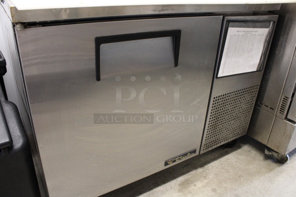 True Model TPP-44 Stainless Steel Commercial Pizza Prep Table Bain Marie Mega Top w/ Cutting Board on Commercial Casters. 115 Volts, 1 Phase. 45x35.5x42. Tested and Working! - Image 4 of 7
