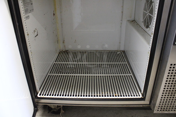 True Model TPP-44 Stainless Steel Commercial Pizza Prep Table Bain Marie Mega Top w/ Cutting Board on Commercial Casters. 115 Volts, 1 Phase. 45x35.5x42. Tested and Working! - Image 5 of 7