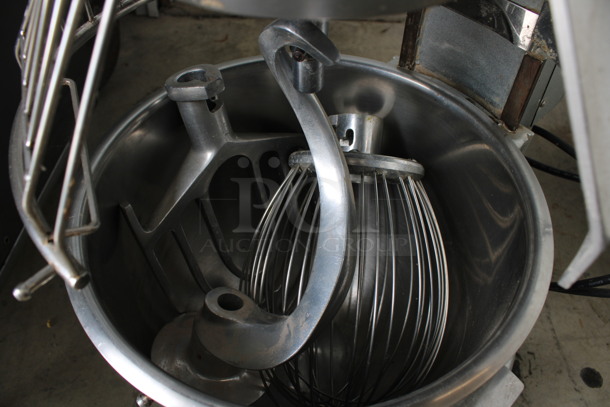 Berkel Model PM20 Metal Commercial Countertop 20 Quart Planetary Mixer w/ Stainless Steel Mixing Bowl, Bowl Guard, Dough Hook, Whisk and Paddle Attachments. 110 Volts, 1 Phase. 15x24x32. Tested and Working! - Image 3 of 5