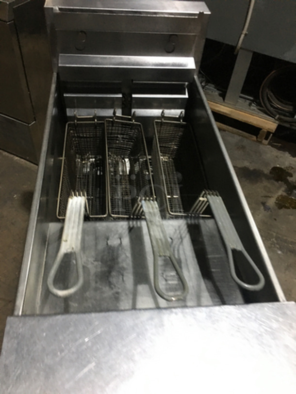 Sweet! Pitco Commercial Electric Powered Deep Fat Fryer! With Backsplash! With 3 Metal Frying Baskets! With Oil Filter System! All Stainless Steel! 208V 3Phase! On Casters! - Image 5 of 9