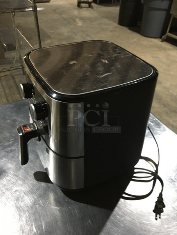 Insignia Countertop 5 Quart Analog Air Fryer! Model NSAF53MSS0! 120V! - Image 2 of 8