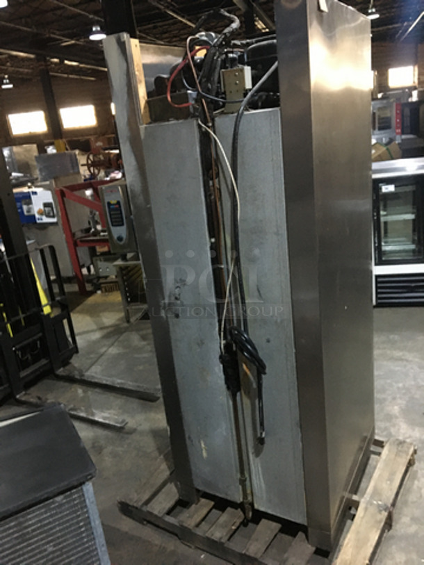Traulsen Commercial Reach In Refrigerator! With 2 Half Doors! All Stainless Steel! Model RDT132WUT Serial 156310! 115V 1Phase! - Image 3 of 9