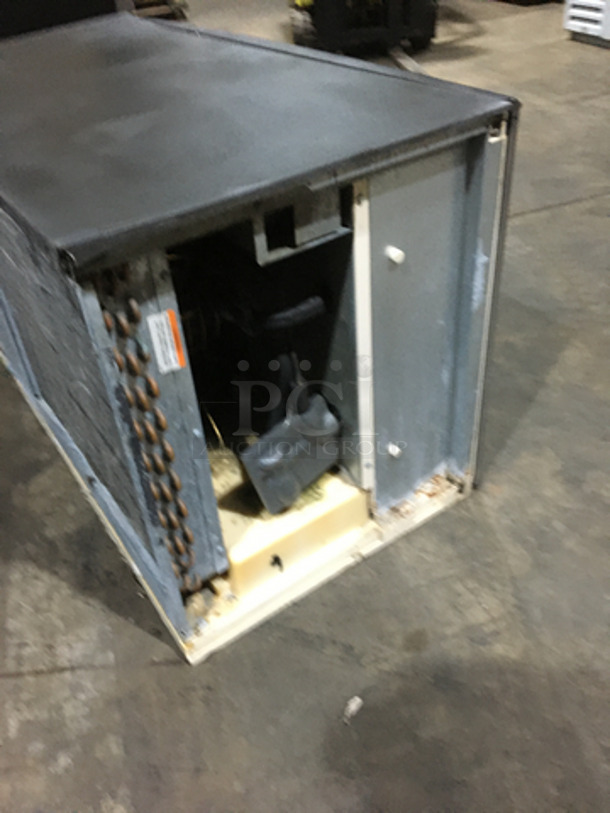 Manitowoc Commercial Ice Making Machine Head! All Stainless Steel! Model SD1402A Serial 110062166! 208/230V 1Phase! - Image 4 of 8