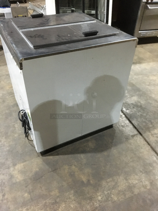 Excellence Commercial Floor Style Flip Top Dipping Cabinet! With 2 Top Doors! - Image 4 of 6