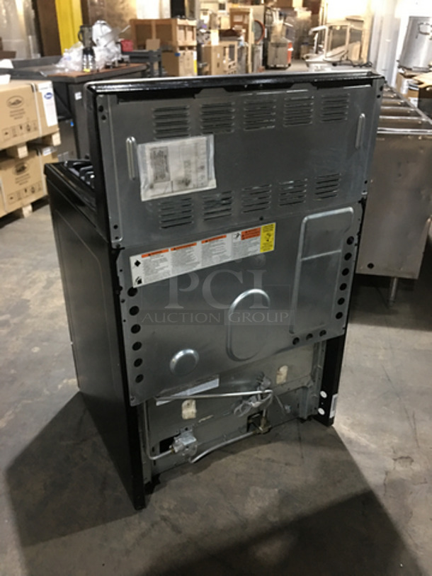 Frigidaire Commercial Natural Gas Powered 5 Burner Stove!  With Full Size Oven Underneath! With Digital Touch Controls! All Stainless Steel! - Image 3 of 10